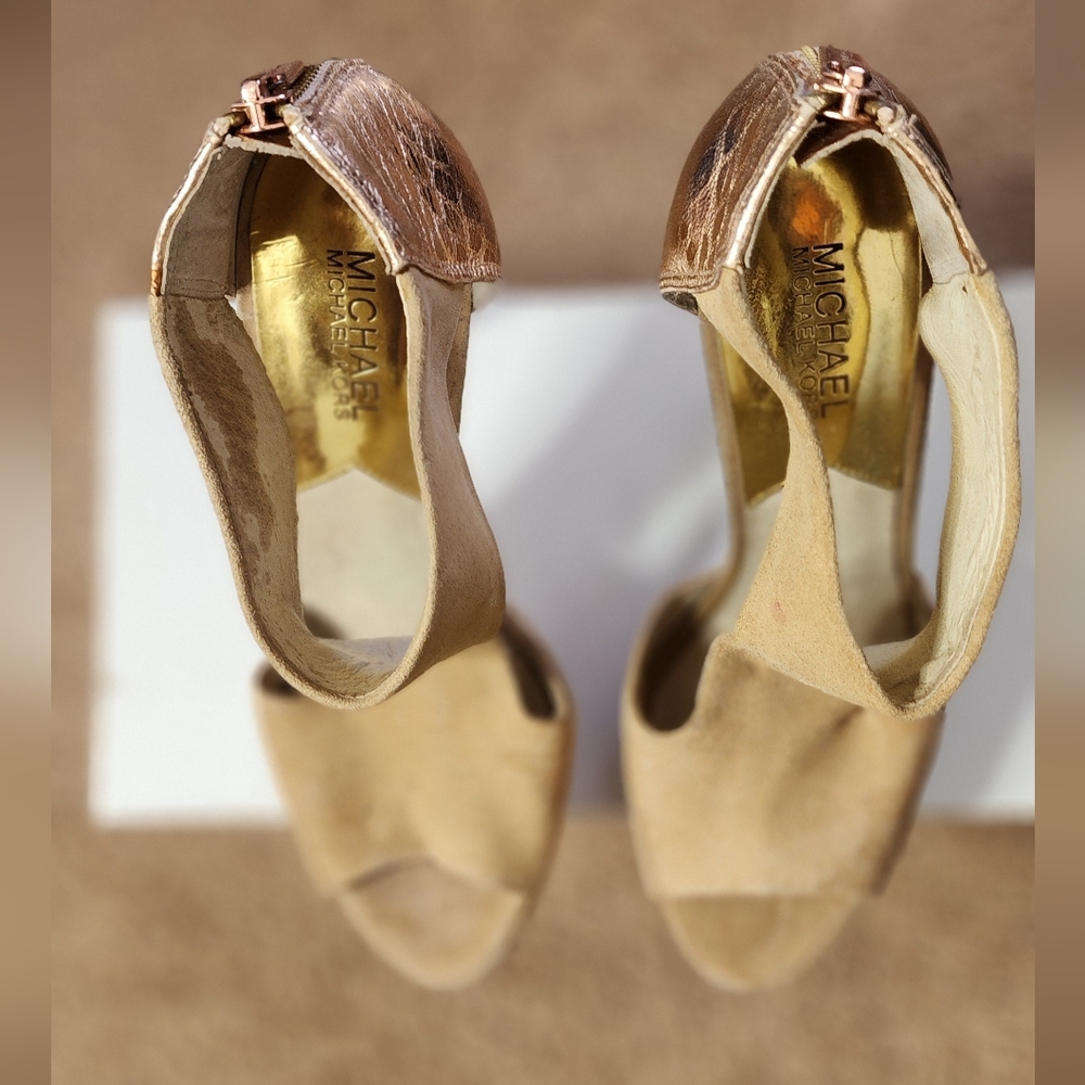 Michael Kors Beige and Gold Heels